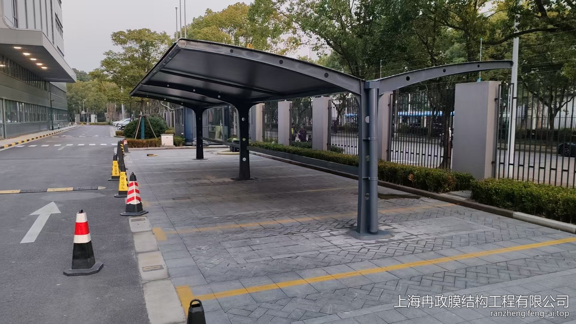 上海物业小区膜结构车棚连排